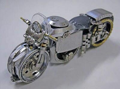 Desain Motor yang Terbuat dari Jam Tangan Bekas 