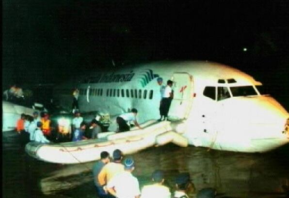 Mengenal pilot legendaris indonesia Capt.Abdul Roza