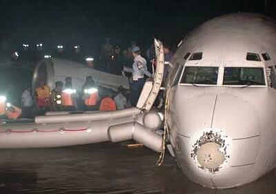 Mengenal pilot legendaris indonesia Capt.Abdul Roza