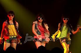 kostum jkt48 yang jelek dan yang bagus ( dedicated for admin )