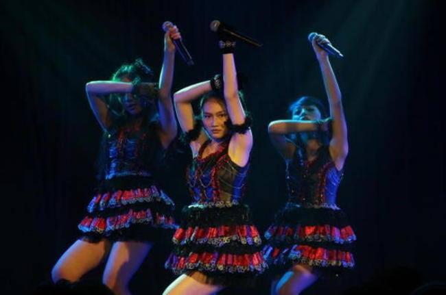 kostum jkt48 yang jelek dan yang bagus ( dedicated for admin )