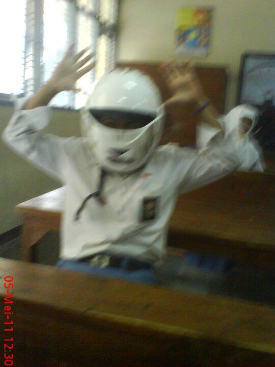 fkata selamanya ini, ternyata power ranger putih seorang wanita...