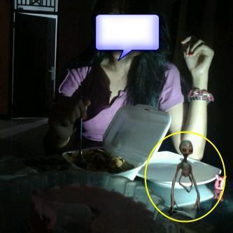 FOTO PENAMPAKAN MIRIP ALIEN ... Mohon Penerawangannya