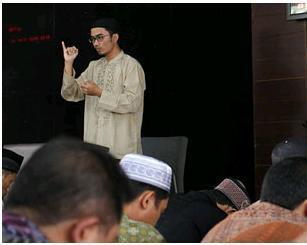 masjid pertama di indonesia dg 2 orang khotib jumat