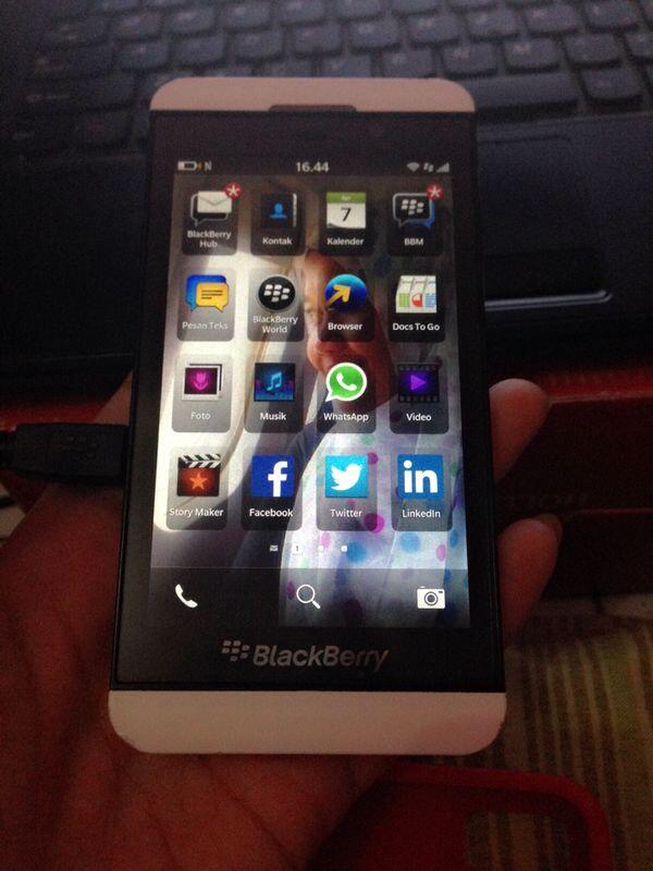 blackberry Z10 putih