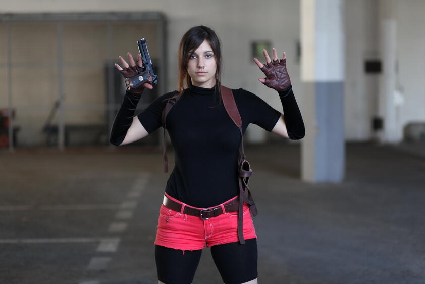 Cosplayer Jill Valentine vs Claire Redfield (Resident Evil Series)