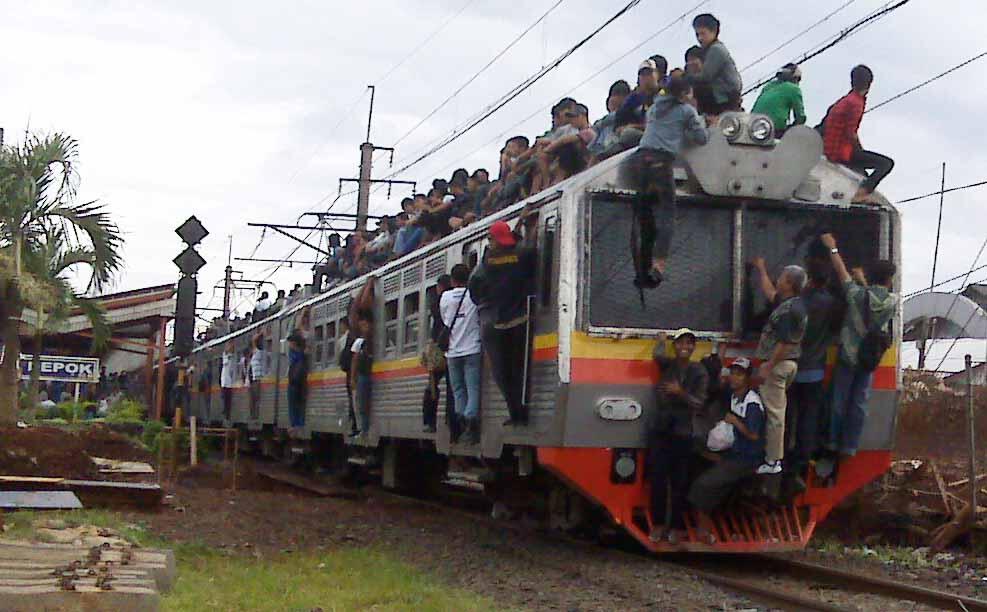 Yang sekarang ga di jumpai di Kereta Commuter Line Jakarta - Bogor