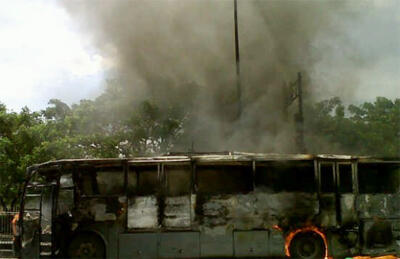 &#91;Breaking News&#93; Bus TransJakarta Terbakar di Pasar Rumput, Manggarai Macet Parah