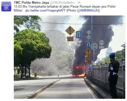 &#91;Breaking News&#93; Bus TransJakarta Terbakar di Pasar Rumput, Manggarai Macet Parah