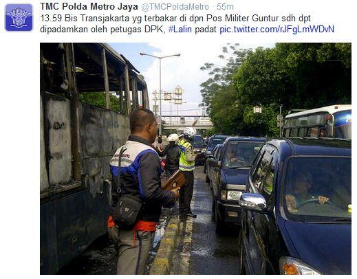 &#91;Breaking News&#93; Bus TransJakarta Terbakar di Pasar Rumput, Manggarai Macet Parah