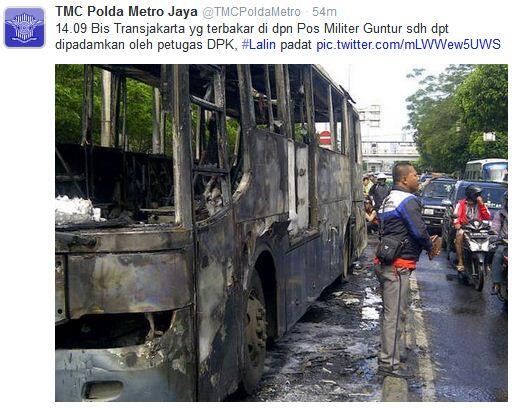 &#91;Breaking News&#93; Bus TransJakarta Terbakar di Pasar Rumput, Manggarai Macet Parah