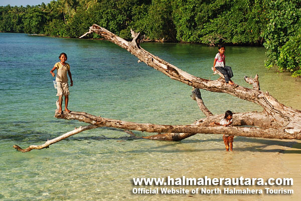 DARIPADA KELUAR NEGERI, ENTE DATANG KESINI AJA !!! (MALUKU UTARA)