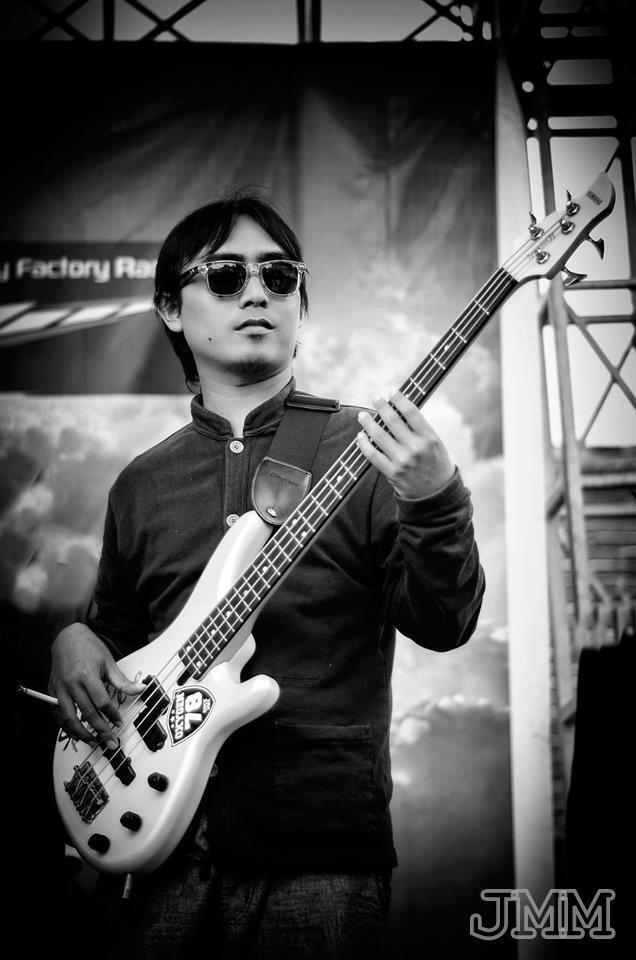MUSISI INI JARANG NONGOL DI TV, TAPI ALBUMNYA DIBAWA KE LUAR NEGERI (PROUD)