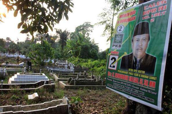gokil, caleg ini kanpanye 2 dunia