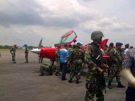&#91;TNI-AU STRONG&#93; Pesawat Tempur TNI AU Sergap Pesawat Sipil di Sumut