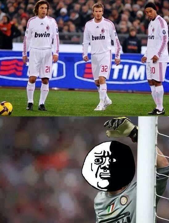 GAMBAR-GAMBAR LUCU SEPAKBOLA 