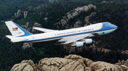 Membandingkan Pesawat 'Garuda' RI-1 dan 'Air Force One' AS