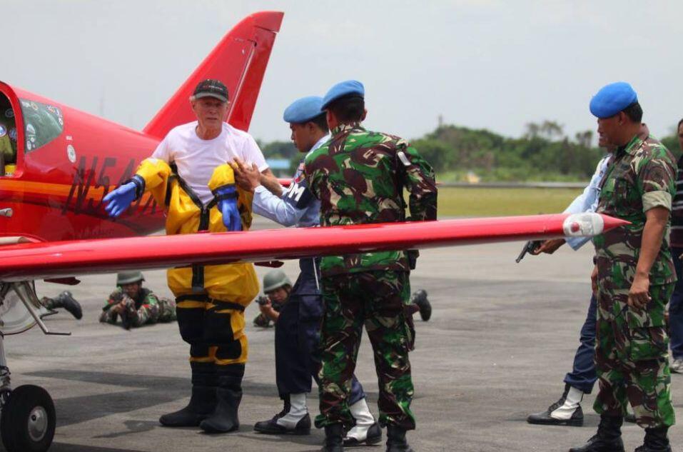 Pesawat Asing Dipaksa Turun oleh F16 TNI