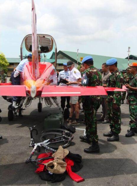 Pesawat Asing Dipaksa Turun oleh F16 TNI