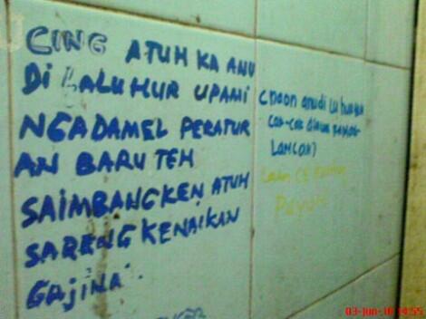 hayu kisanak be#ak bareng aku di wc jakarta