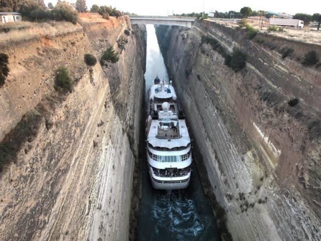 Corinth Canal, Terusan Paling Sempit Dan Berbahaya Di Dunia Bagi Kapal Laut