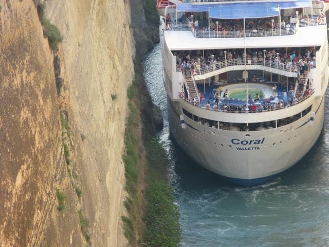 Corinth Canal, Terusan Paling Sempit Dan Berbahaya Di Dunia Bagi Kapal Laut