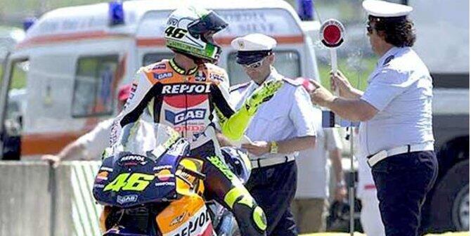 10 Selebrasi Kemenangan Valentino Rossi Yang Akan Selalu Dikenang