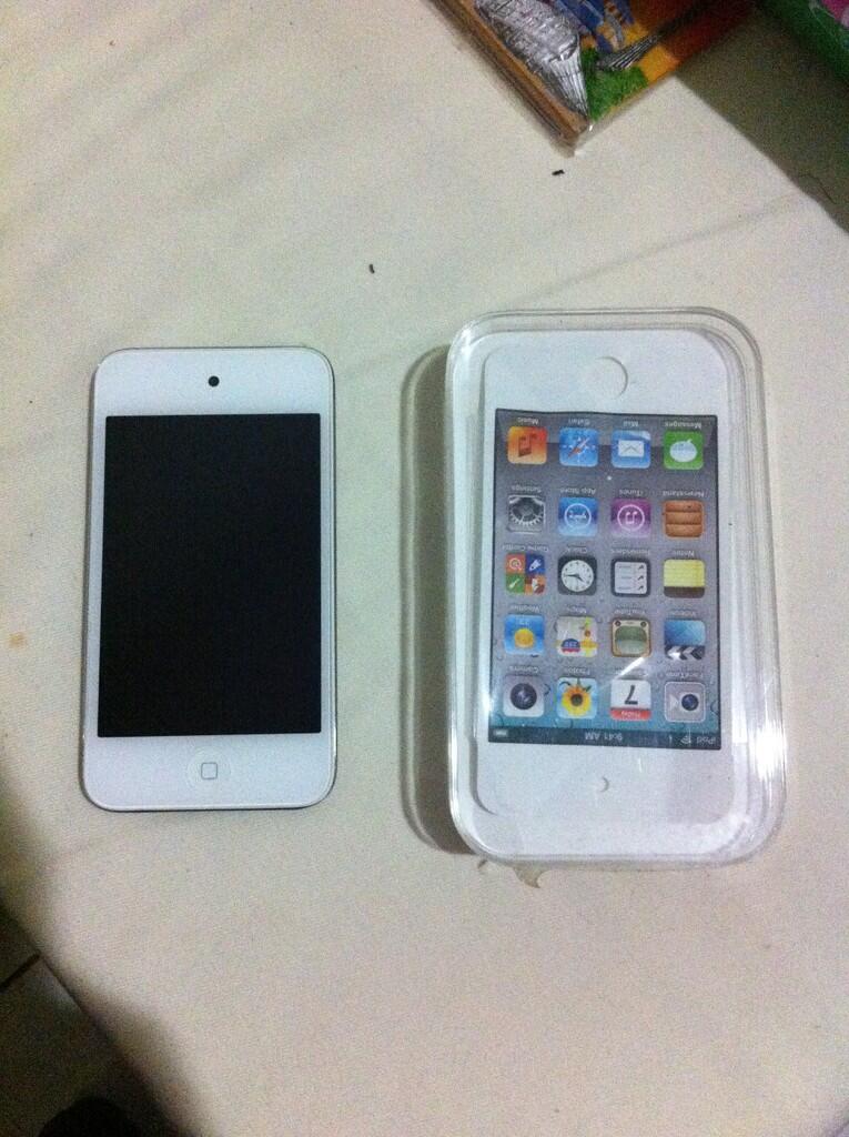 JUAL IPOD TOUCH 4th GEN 8GB WHITE