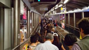 Menjelajahi Kawasan Ramai di Hong Kong dengan Eskalator