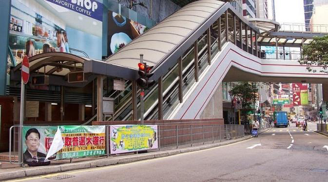 Menjelajahi Kawasan Ramai di Hong Kong dengan Eskalator