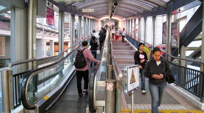 Menjelajahi Kawasan Ramai di Hong Kong dengan Eskalator