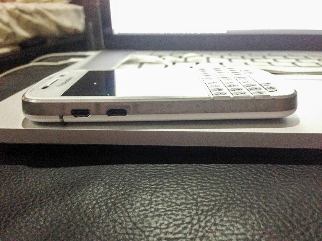 FS : BlackBerry Q10 (White)