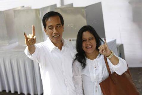 inilah pemimpin-pemimpin dunia dengan simbolnya... Jokowi termasuk menggunakan simbol