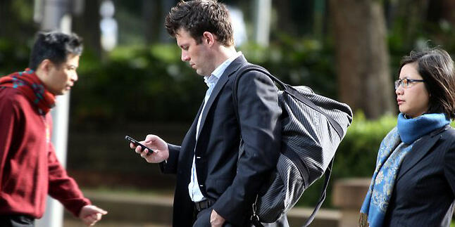 Melihat Kepribadian Dari Cara Agan Pakai Handphone 