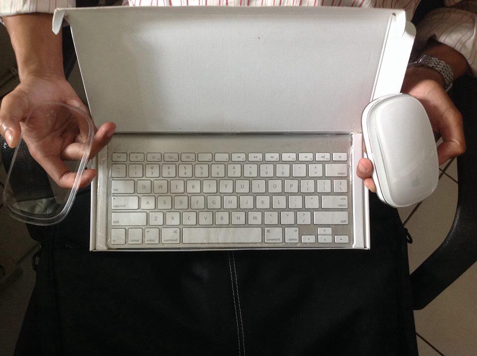JUAL MOUSE MAGIC APPLE N KEYBOARD WIRELLES APPLE ASLI 100%