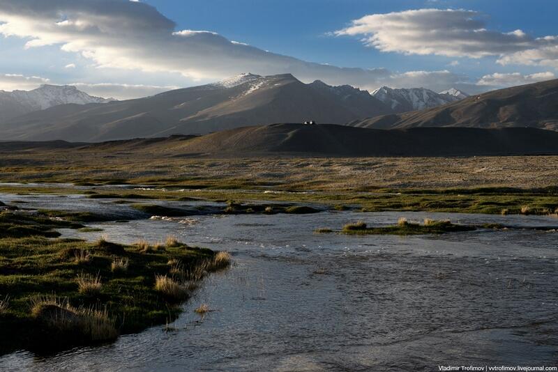 Indahnya Pemandangan sekitar Pamir Mountains gan