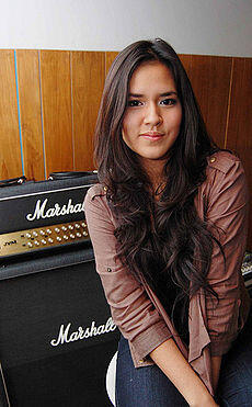 Week This, pilih mana Raisa Adriana atau Ariana Grande ?