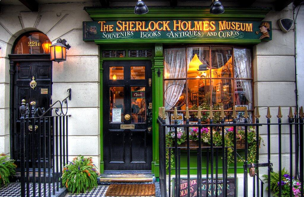 Secuil tentang &quot;SHERLOCK HOLMES&quot;