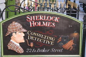 Secuil tentang &quot;SHERLOCK HOLMES&quot;