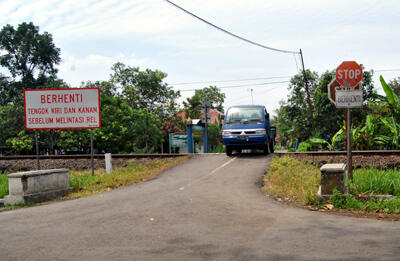 SARANA DAN PRASARANA UMUM YANG TERKADANG TERLUPAKAN