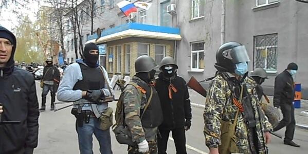 Armed Mask Men Menduduki Beberapa Kantor Polisi di Ukraina Timur