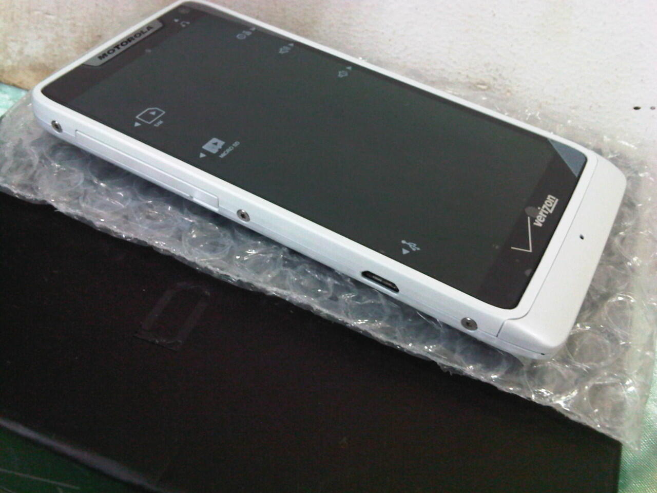 Android Motorola MOTO RAZR M XT907 VERIZON ExUs Gsm-Cdma ruim Mulus ajib Fullset