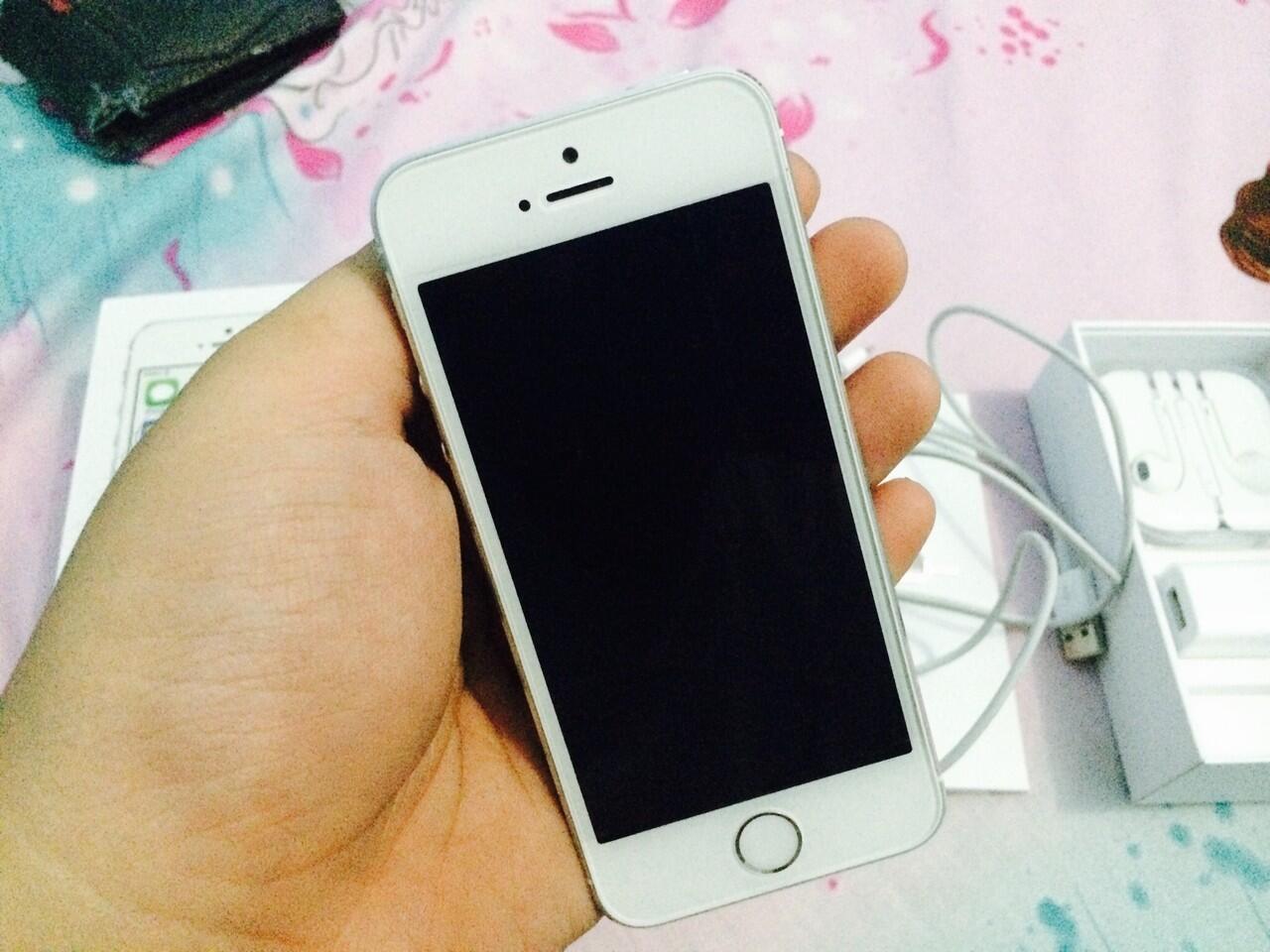 Iphone 5s 16gb silver, baru 1,5 bulan, garansi RESMI
