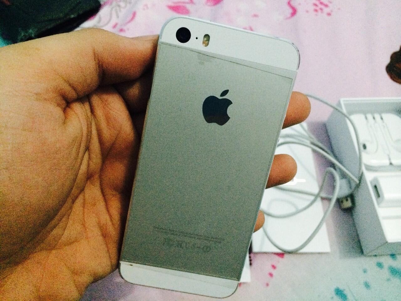 Iphone 5s 16gb silver, baru 1,5 bulan, garansi RESMI