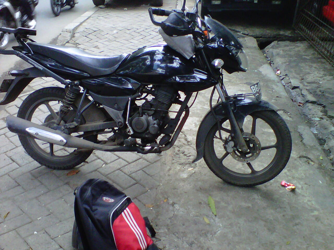 Jatuh dari motor gara2 ayam (jalur casablanca-satrio)
