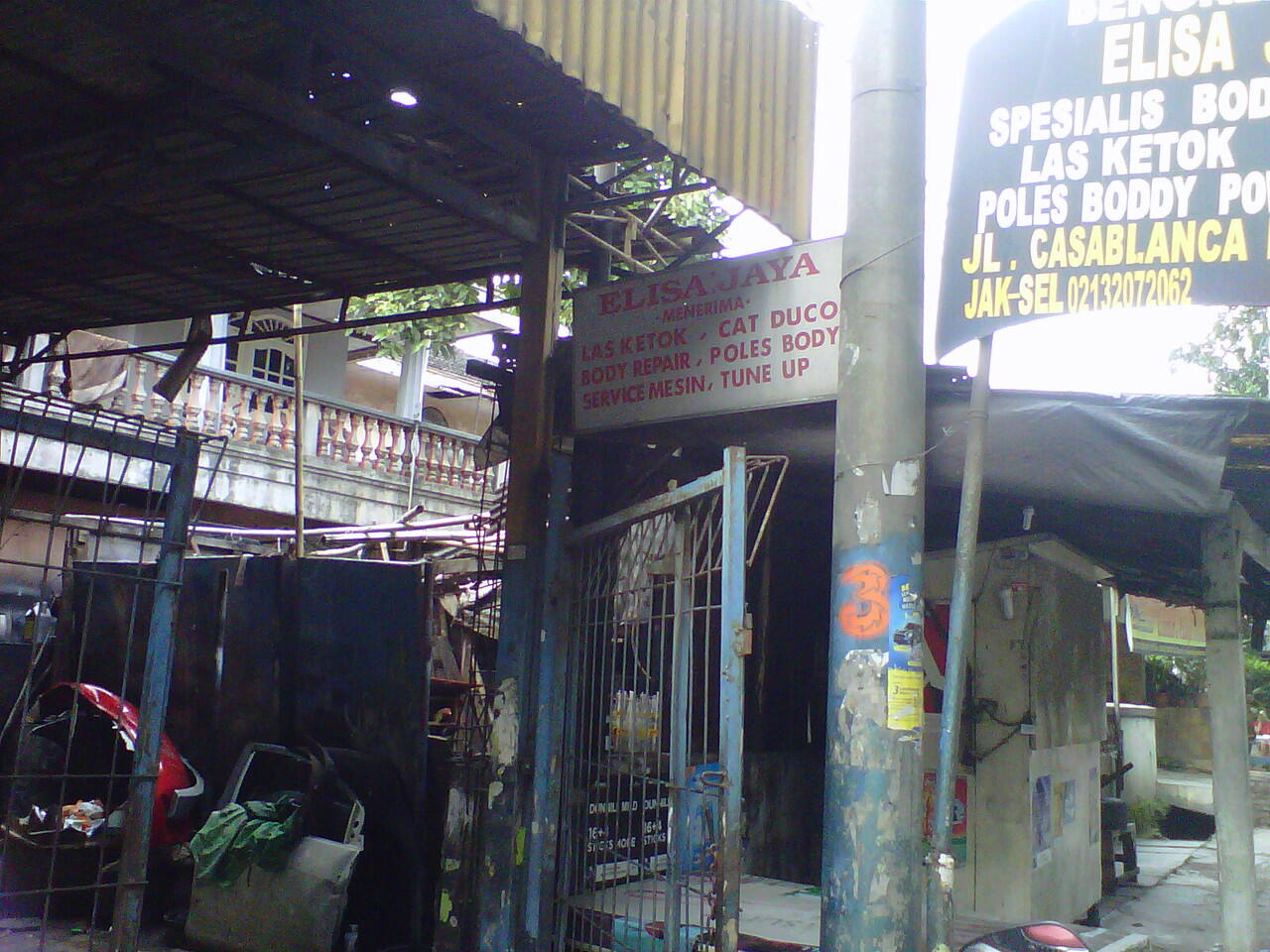 Jatuh dari motor gara2 ayam (jalur casablanca-satrio)