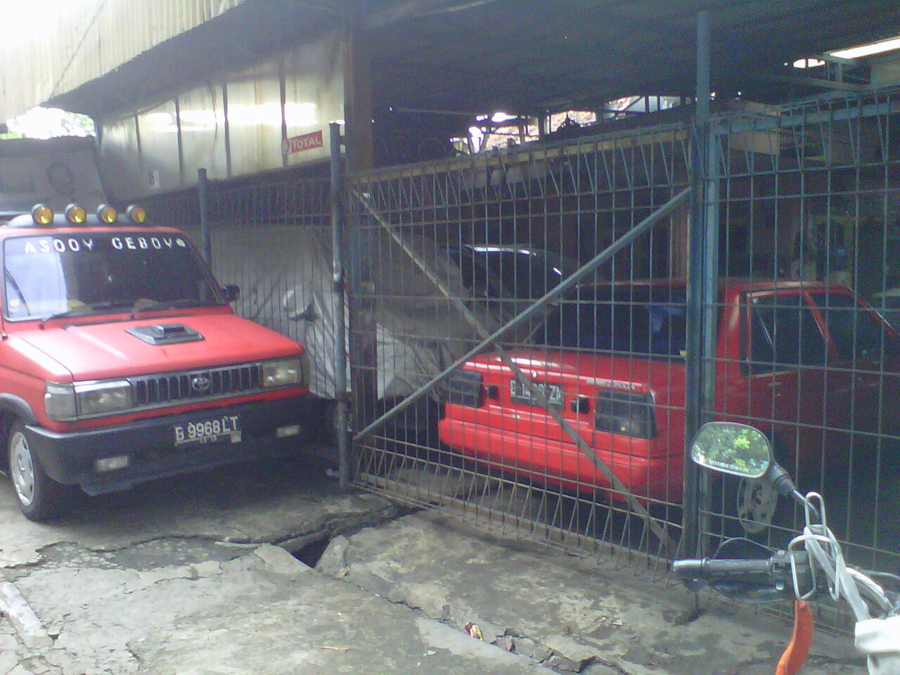 Jatuh dari motor gara2 ayam (jalur casablanca-satrio)
