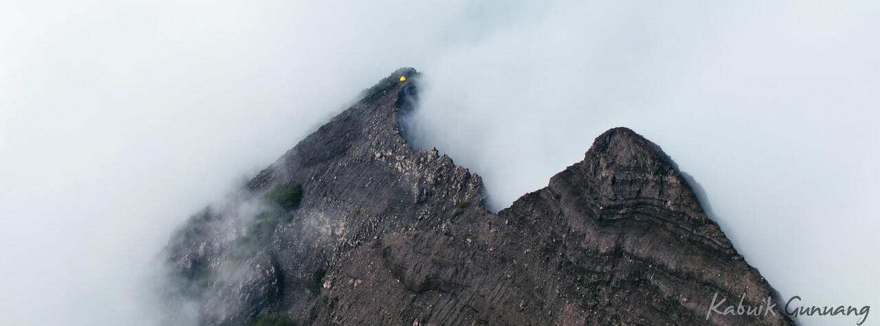 &#91;CatPer&#93; Raung Sejati dengan Kabutnya, Kawah Ijen dengan Bluefire &amp; Pesonanya