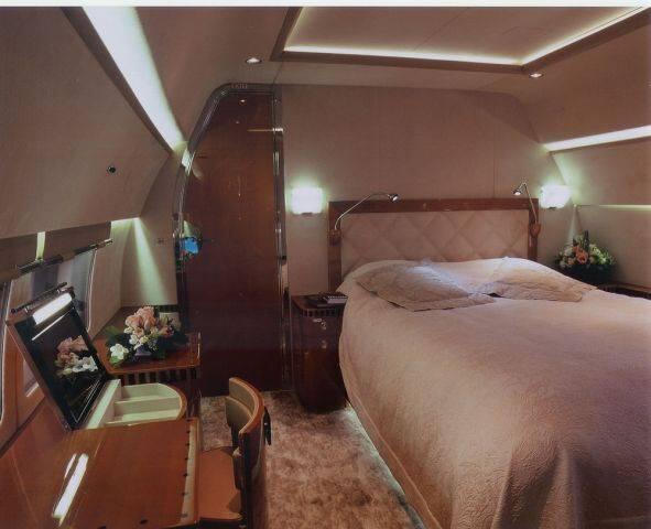 MENGENAL BOEING BUSSINES JET
