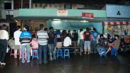 kuliner malam nyeleh khas bandung